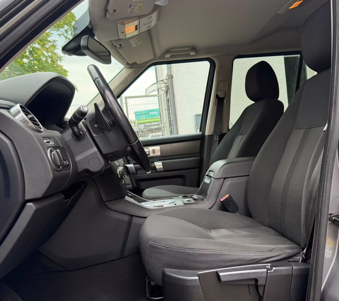 Land Rover Discovery 4 SDV6 256 ch SE • 7 places • Cuir • GPS • Suspension pneumatique • Attelage 3,5 t
