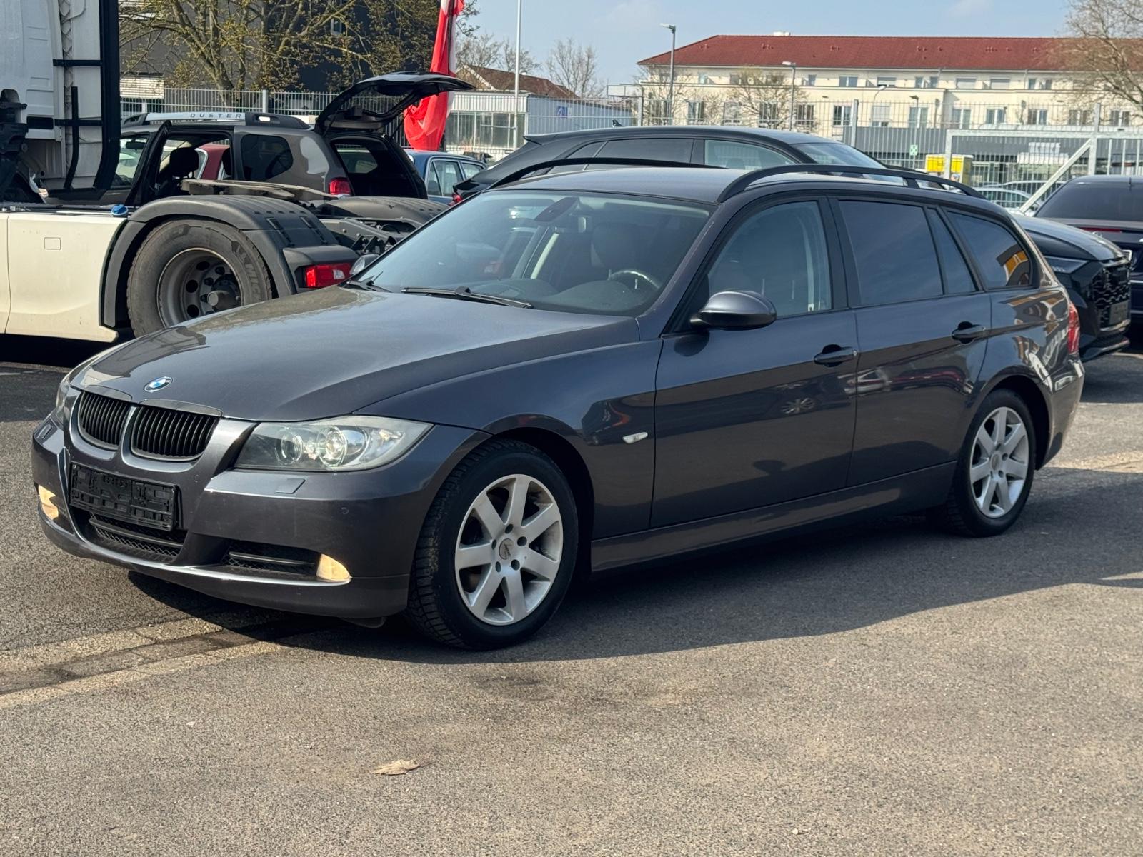BMW Touring 320d*LEDER*XENON*NAVI*Standheizung*Memor