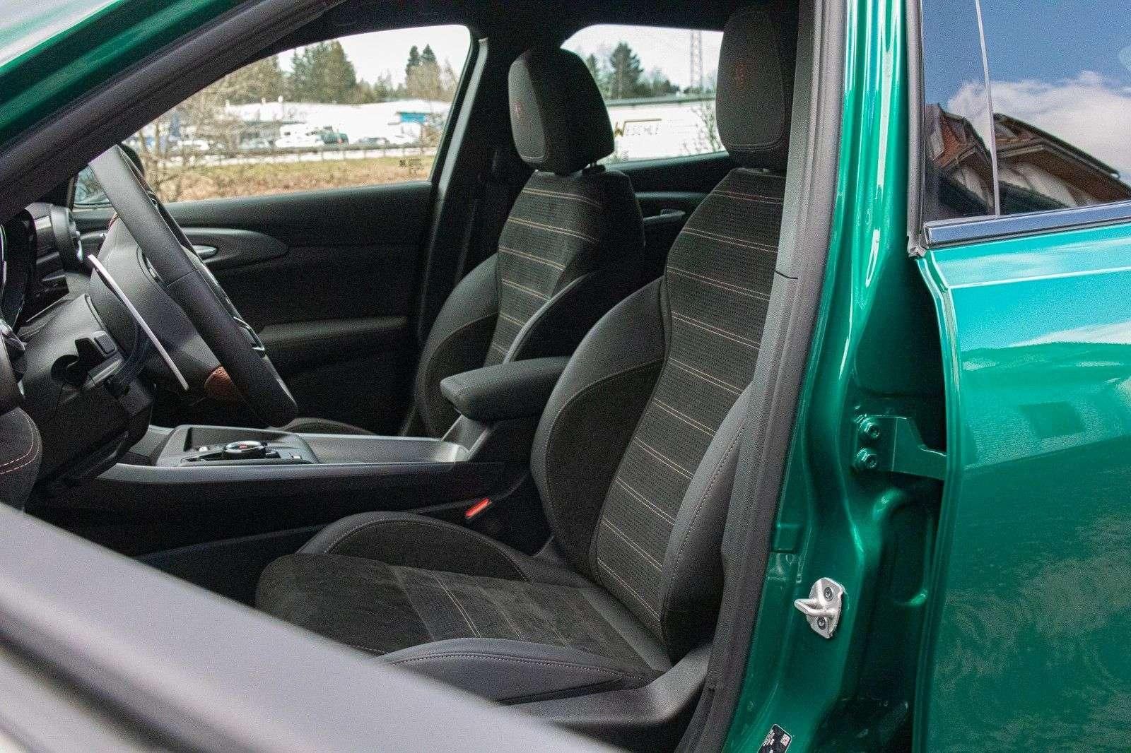 Fahrzeugabbildung Alfa Romeo Tonale MY25 1.5 VGT Hybrid 118kW DCT INTENSA