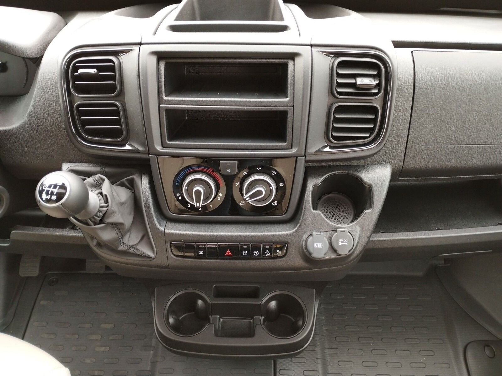 Fahrzeugabbildung Karmann Dexter DE 600 Concept Paket