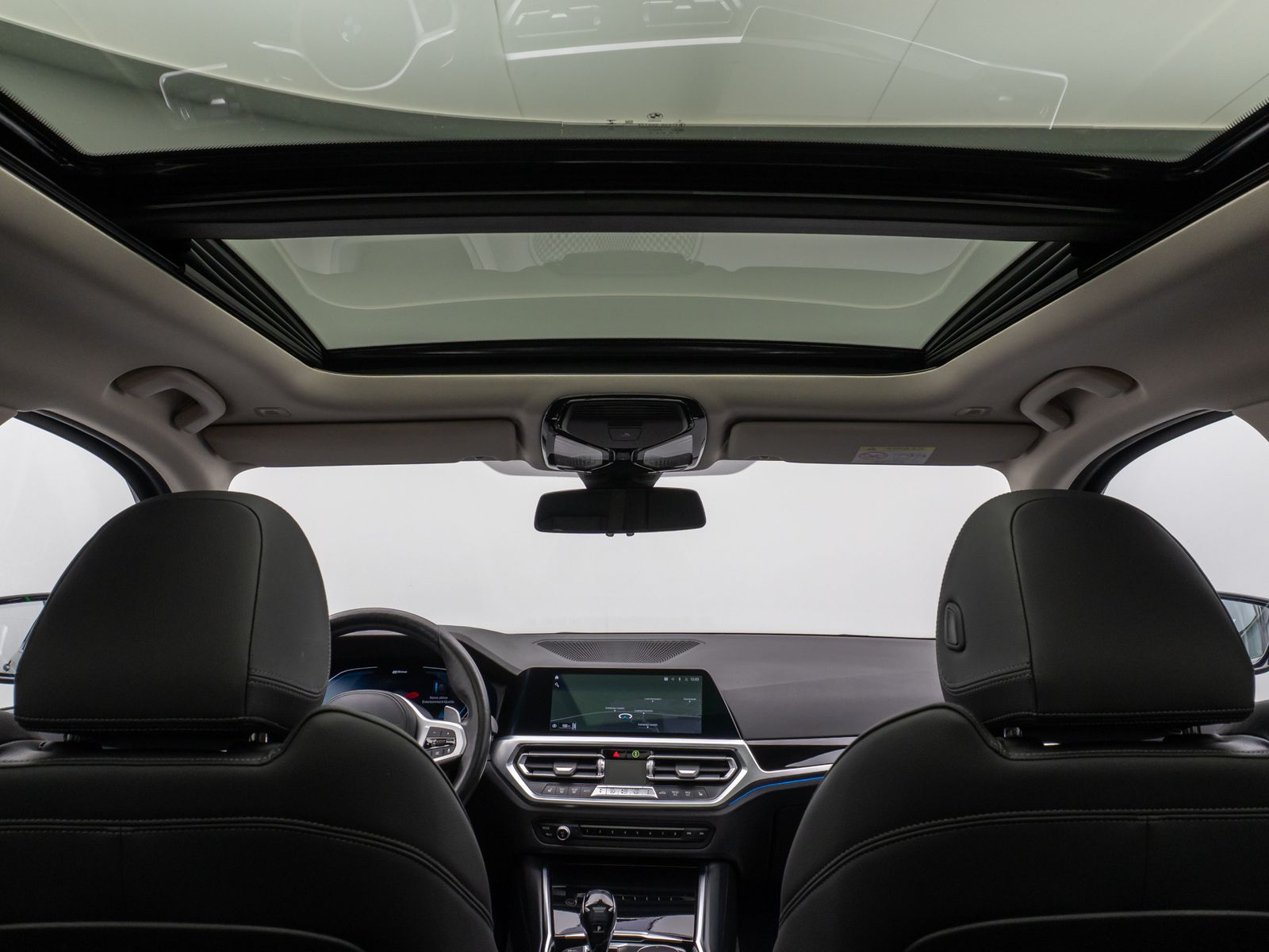 Fahrzeugabbildung BMW 330e xD Sport Line Panorama Laser Kamera HUD DAB