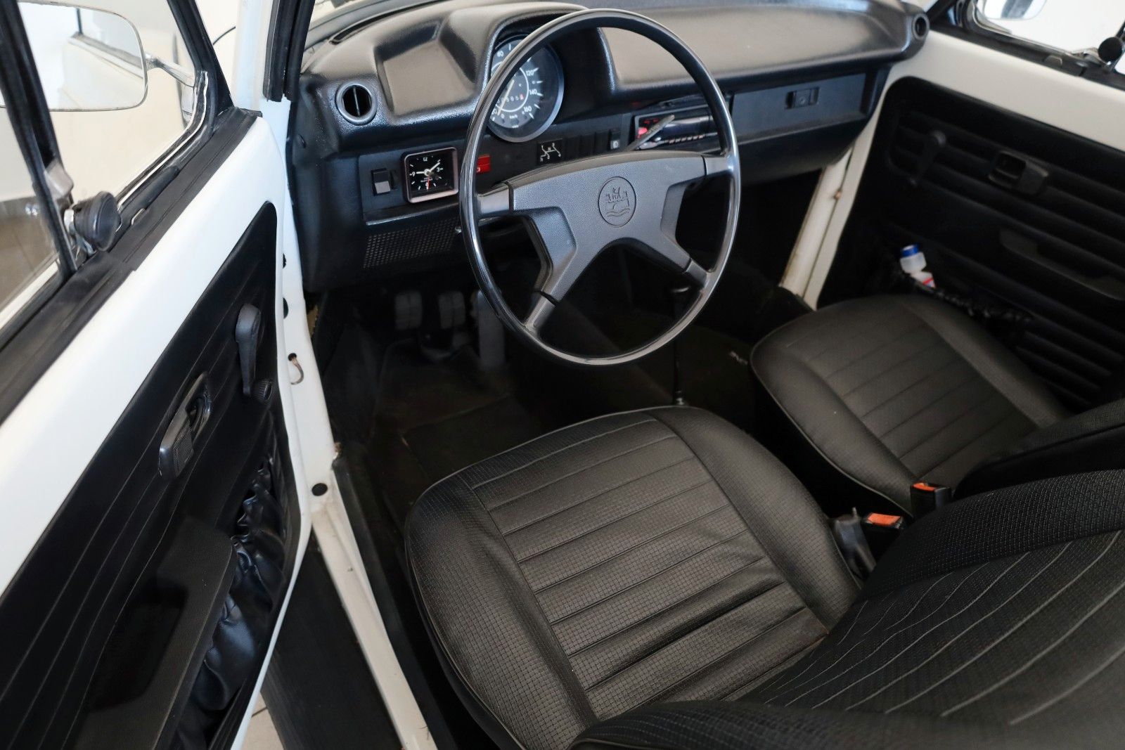 Fahrzeugabbildung Volkswagen Käfer 1303 L Cabriolet OLDTIMER