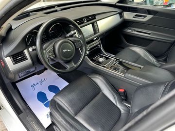 Jaguar XF - 10