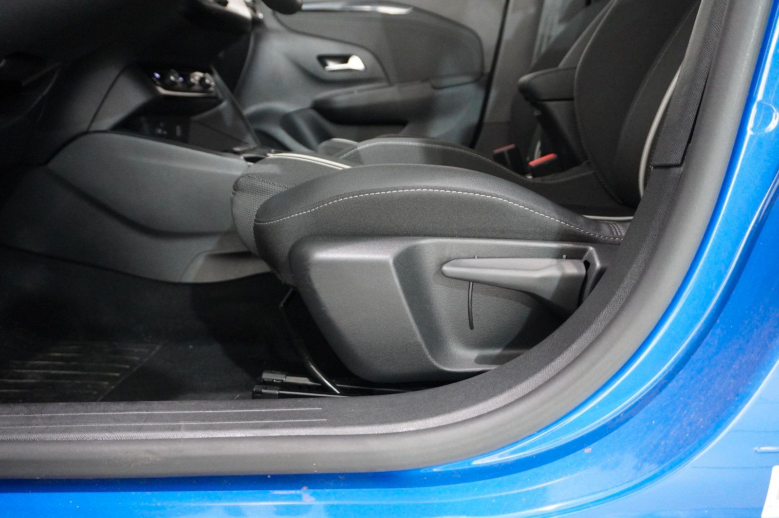 Fahrzeugabbildung Opel Corsa F 1.2T GS SPORT NAVI/LED/KAMERA/SPORT/DAB+