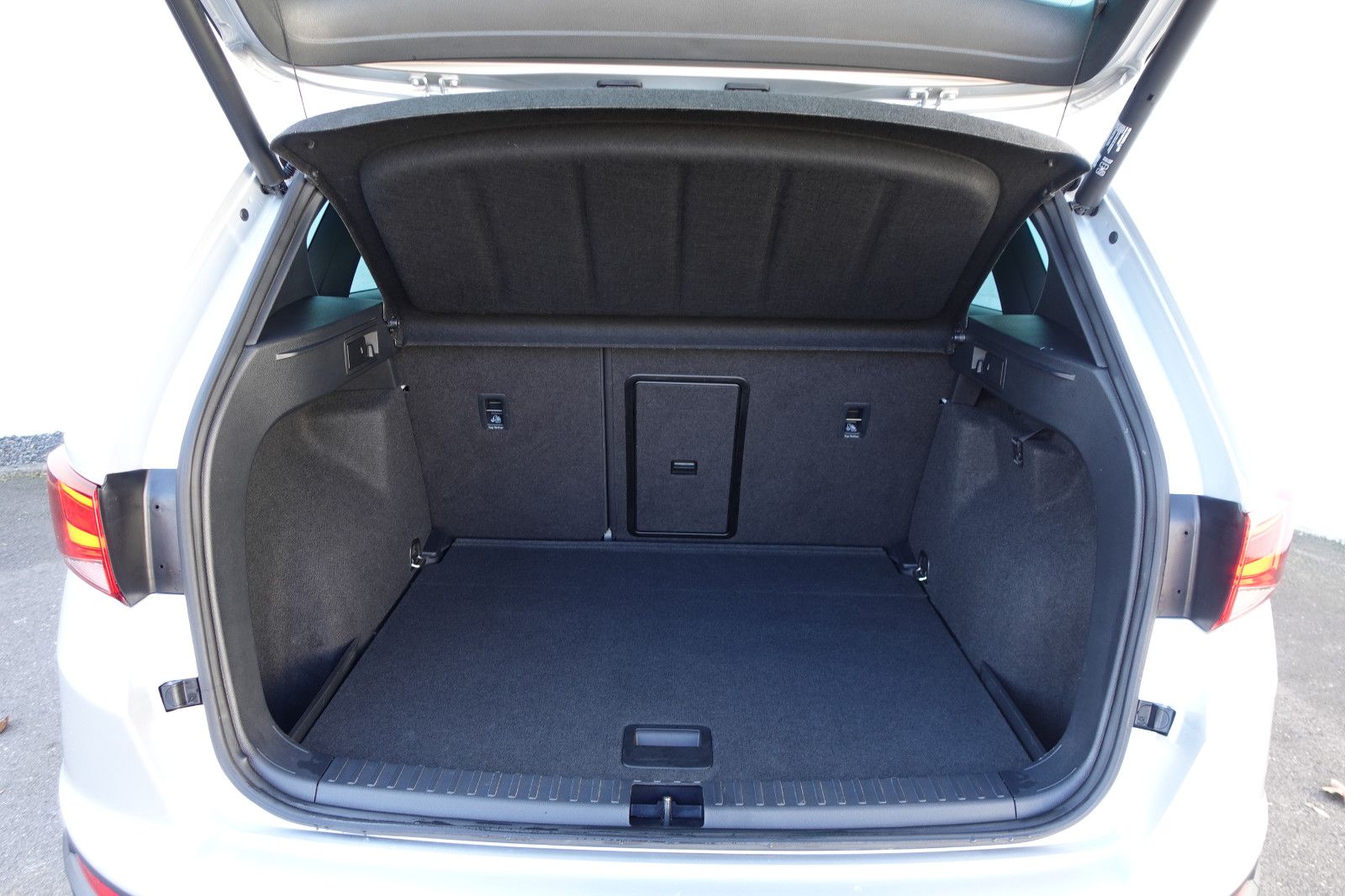 Fahrzeugabbildung SEAT Ateca 1.4TSI Xcellence AHK,Navi,SHZ,Kamera,LED