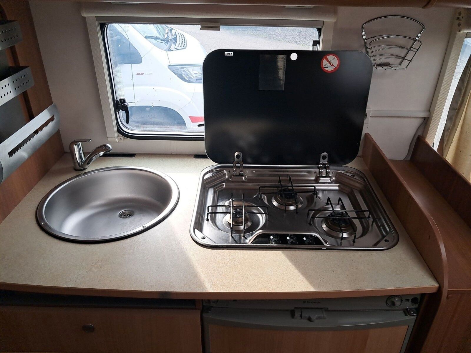 Fahrzeugabbildung Carado T 345 Fahrradträger,Radio,Heckbad