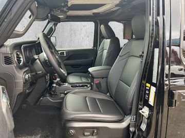 Jeep WRANGLER MY25-Sahara 4x4 Kam.+KeyLess+LED+Navi