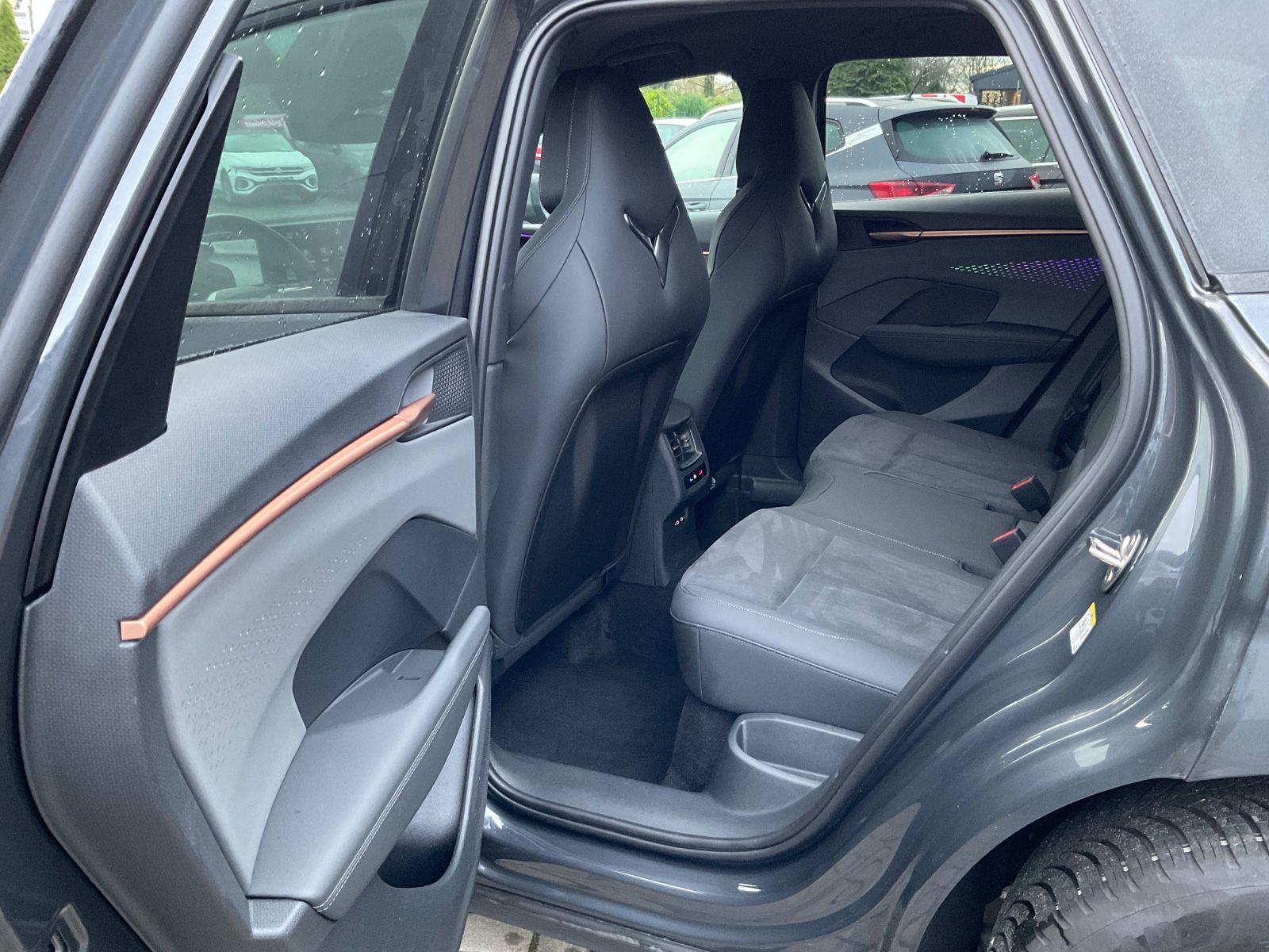 Fahrzeugabbildung CUPRA Terramar 1.5 eTSI/DSG AHK schwenk,Navi,360Kamera