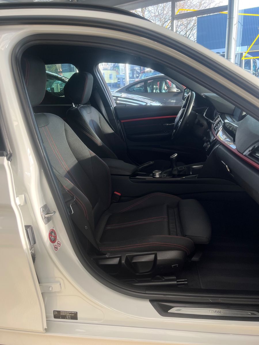 Fahrzeugabbildung BMW 320 i Touring xDrive Sport Line *NAVI PROF*LED*