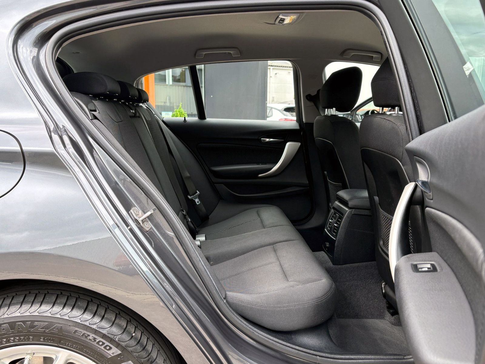 Fahrzeugabbildung BMW 118i Advantage Steptronic. ACC PDC NAV AHK SHZ