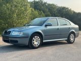 Skoda Octavia 2009 1,6 Benzin - Skoda Octavia mit Benzin-Antrieb: Limousine, 1.6
