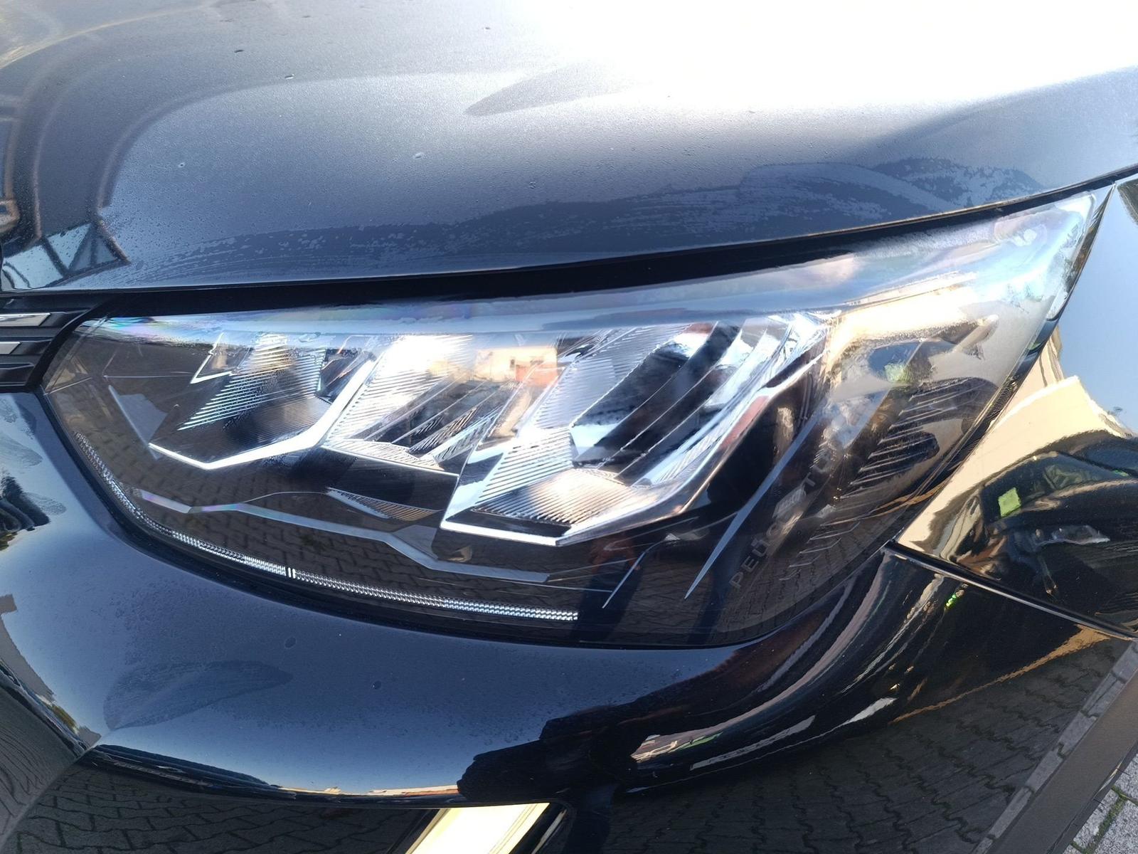 Peugeot 2008 1.2 PureTech 100 Allure LED Navi PDC Kamera