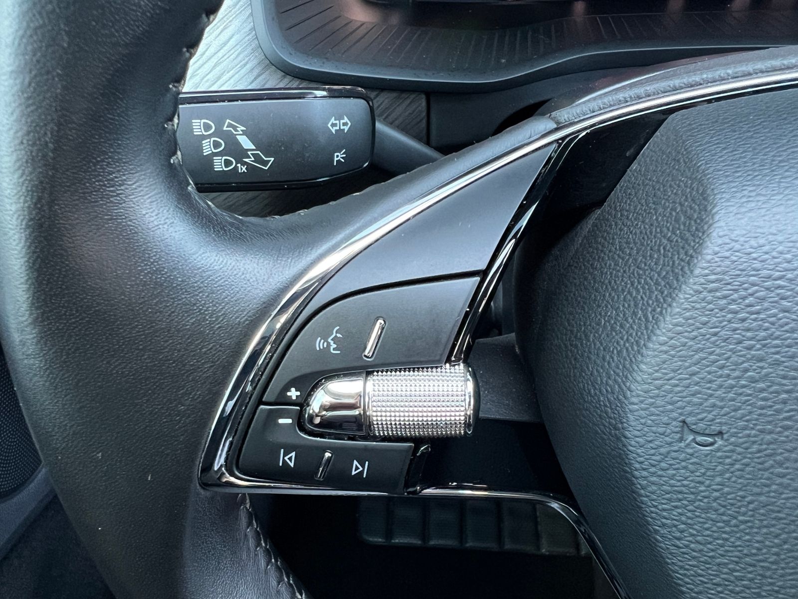 Fahrzeugabbildung SKODA Kodiaq Style 1.5 TSI DSG FL *AHK, LED, ACC, 19"-