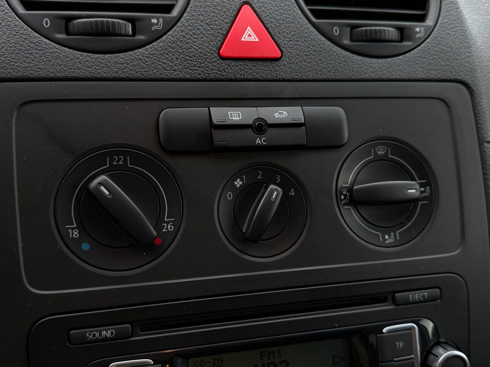 Fahrzeugabbildung Volkswagen Caddy Maxi Life 1.9 TDi DSG 7-Sitzer AHK PDC