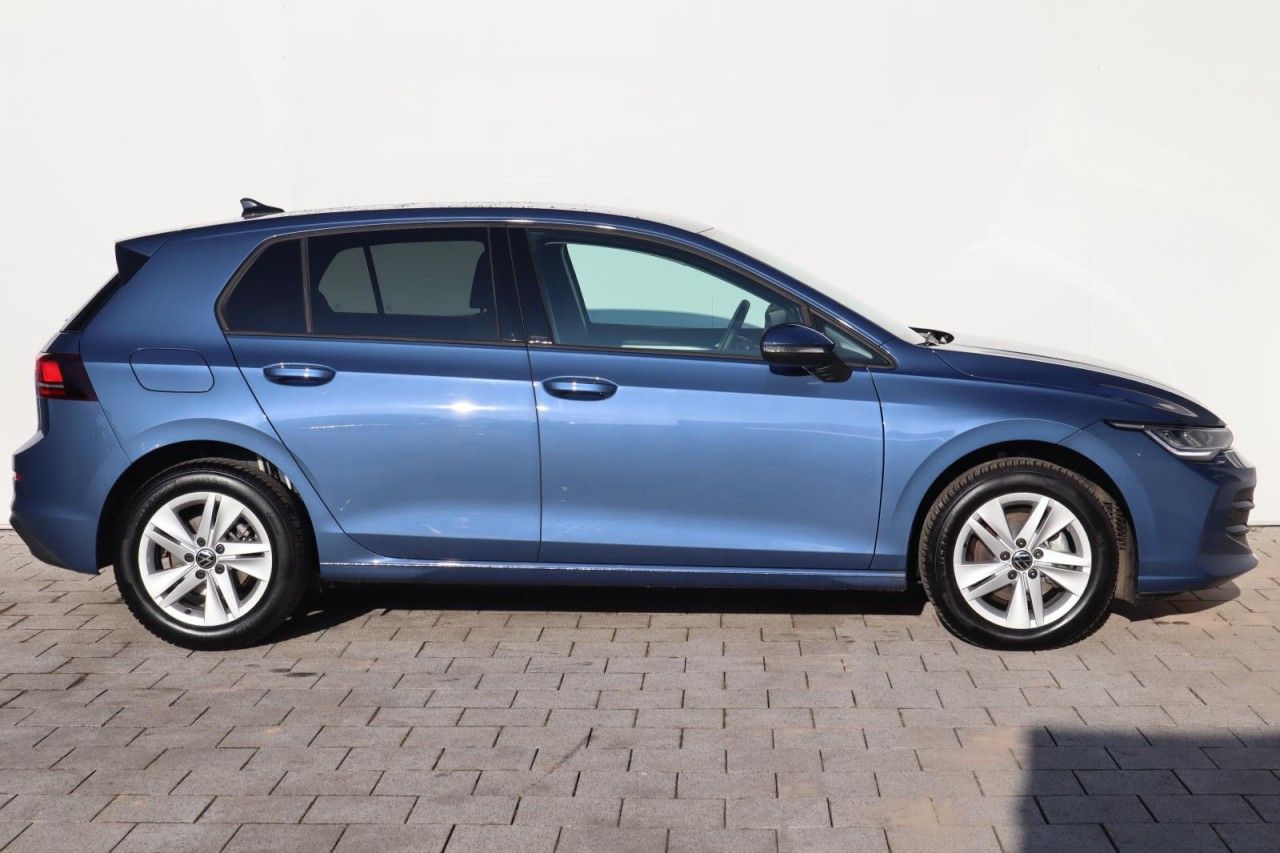 Volkswagen Golf VIII 1.5 eTSI 85 kW Life Klima Navi foto 3