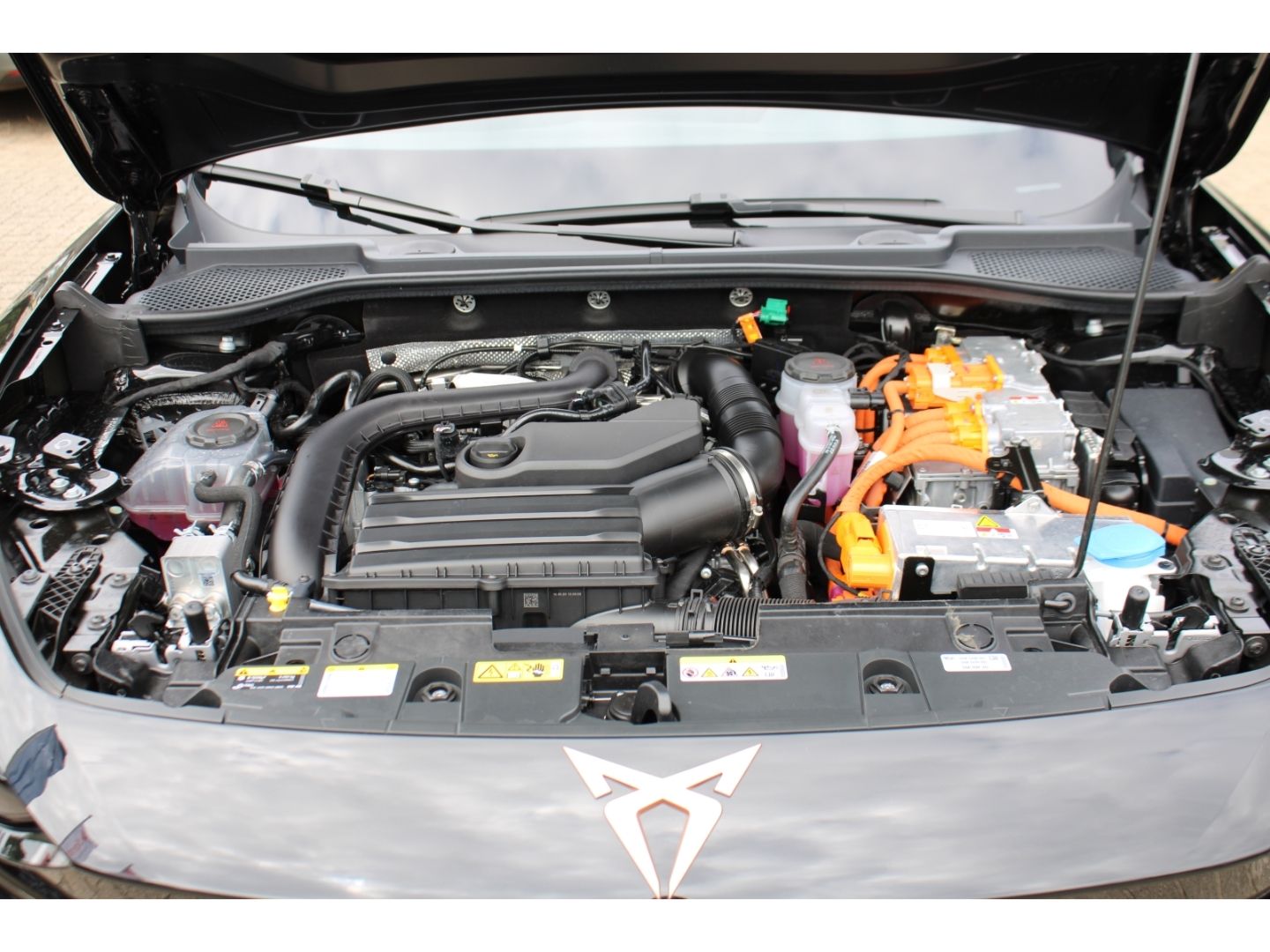 CUPRA Formentor VZ1.5 TSI e-Hybrid 200 kW Pano AHK RFK - Image 30