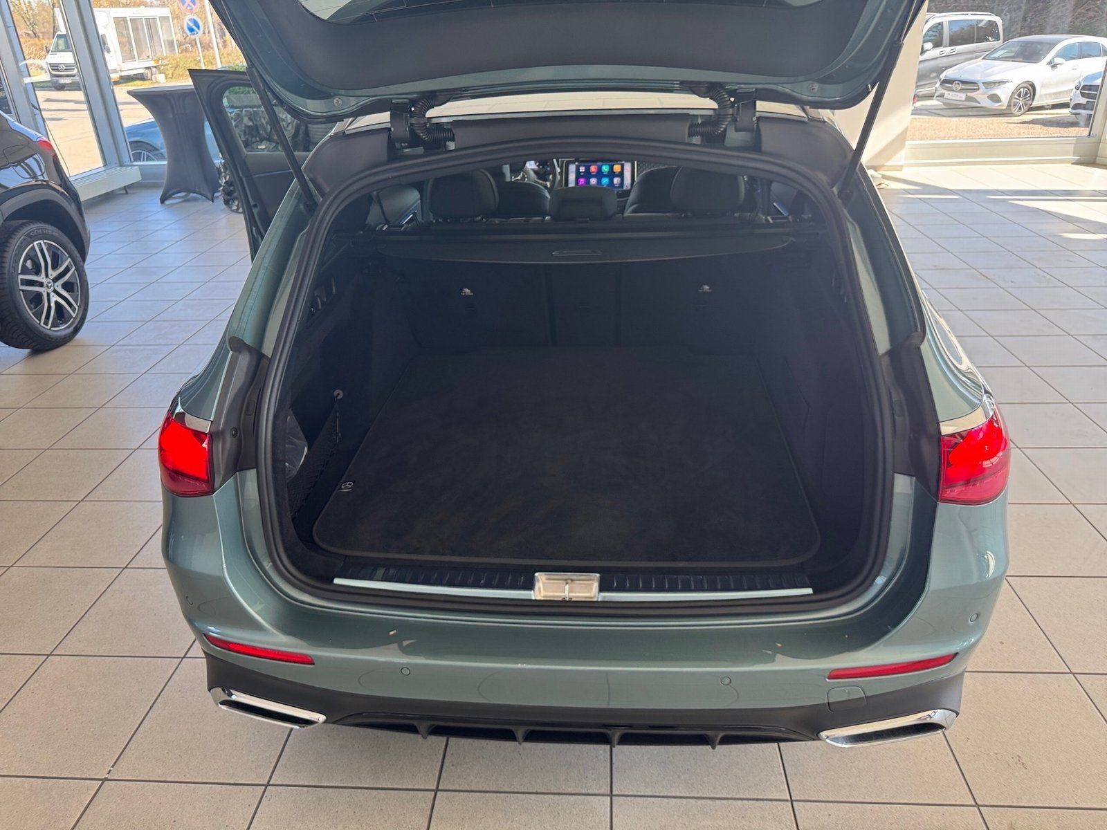 Fahrzeugabbildung Mercedes-Benz E 220 d T AMG*AHK*Pano*Distro*Totwink*360*Digita