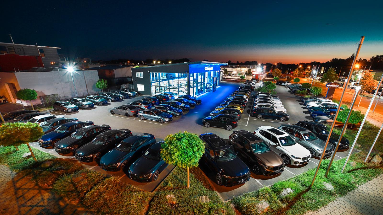 showroom-image-top