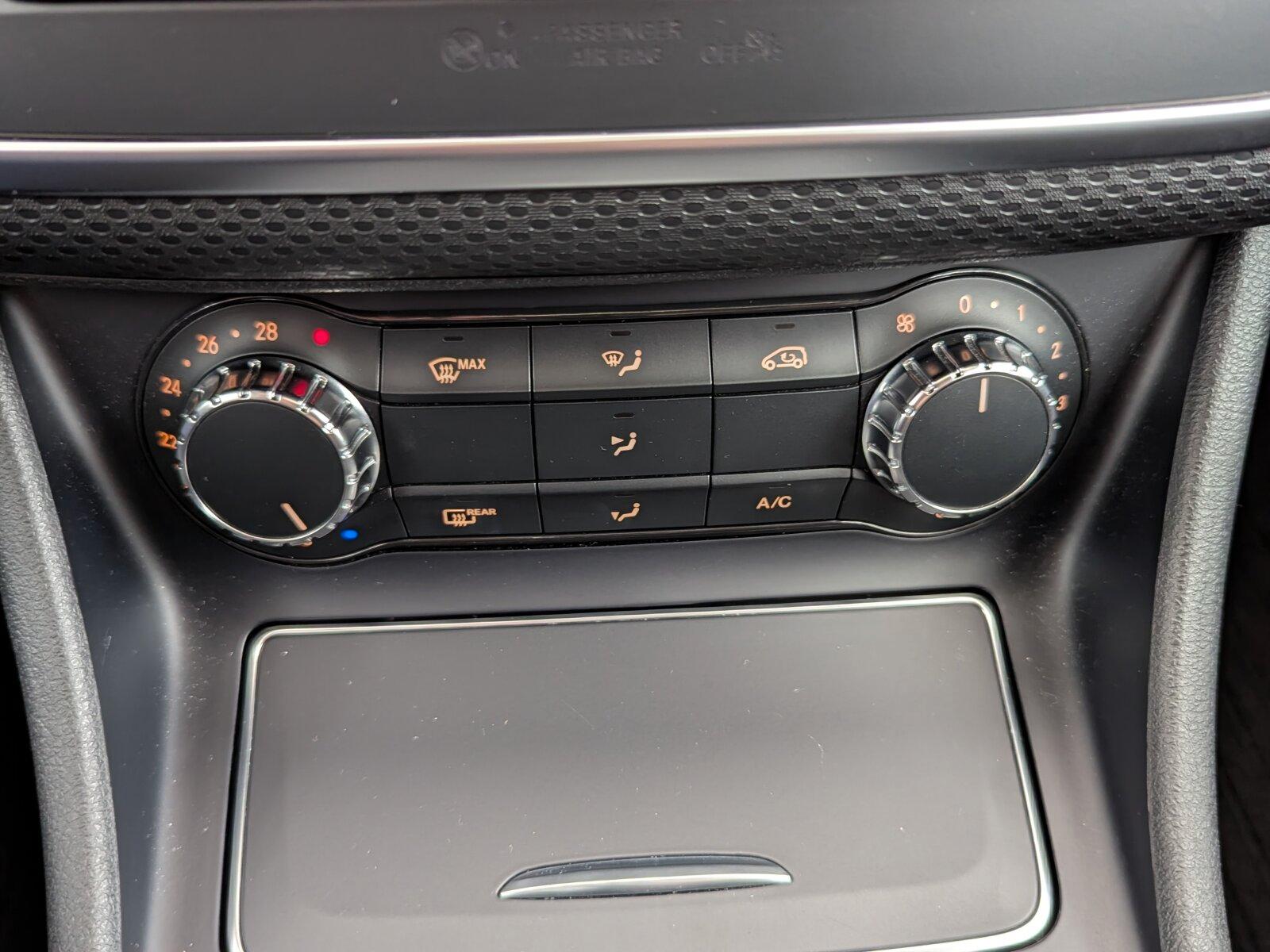 Mercedes-Benz A 180 NAVI+PDC+SHZ+TEMP+Navi/Pano.-Dach/Klima/BC