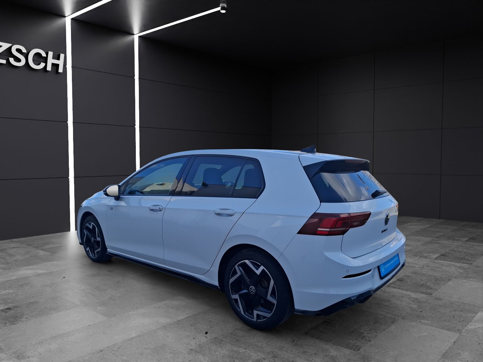 Fahrzeugabbildung Volkswagen Golf VIII TSI R-Line Standhzg. LEDplus APP H&K A