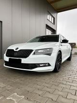 Skoda Superb 2.0 TDI Kombi STH,AHK,Pano 8fach Bereift  - Skoda Superb: 2.8