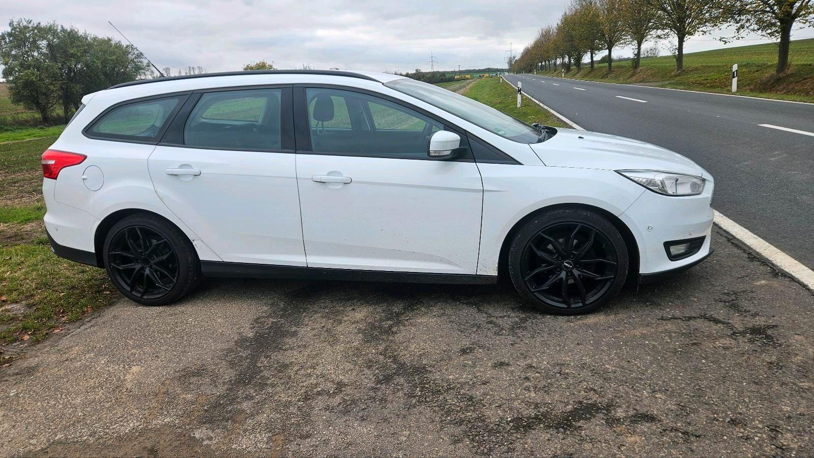 Ford Focus 2015 — interior