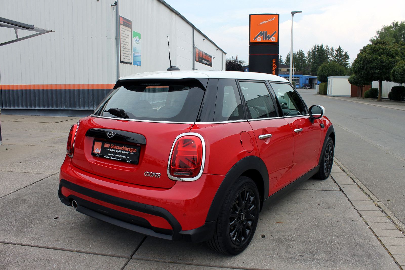 Fahrzeugabbildung MINI Cooper Classic-Trim 5-trg. LED PANO HUD CarPlay