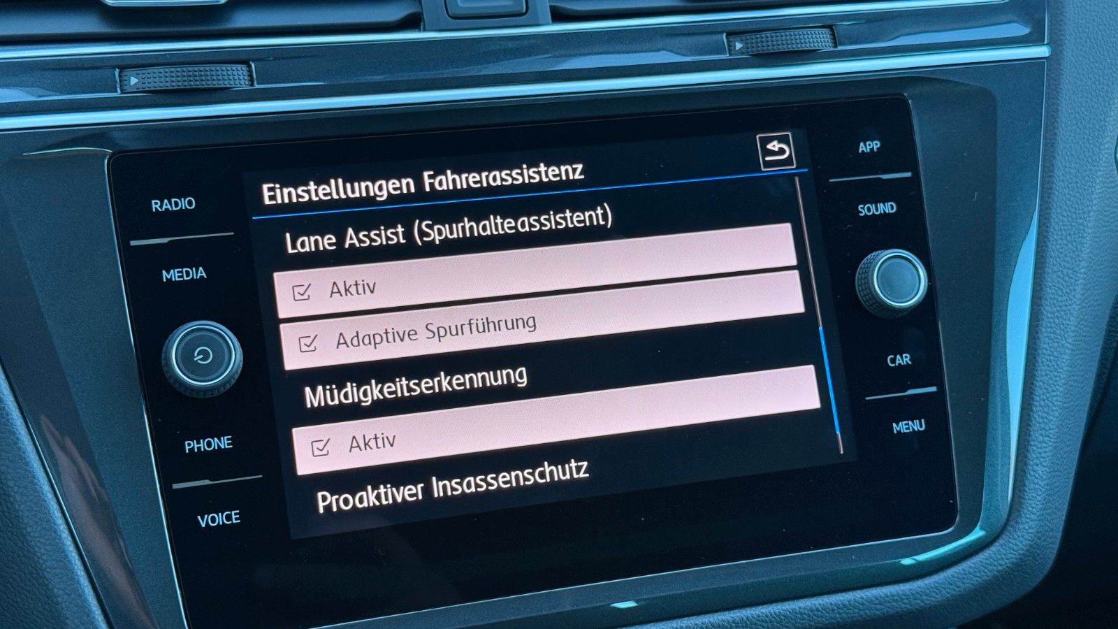 Volkswagen Tiguan Aut. BMT MirroLink+ACC+PLA+RFK+APP+F1+17" foto 22