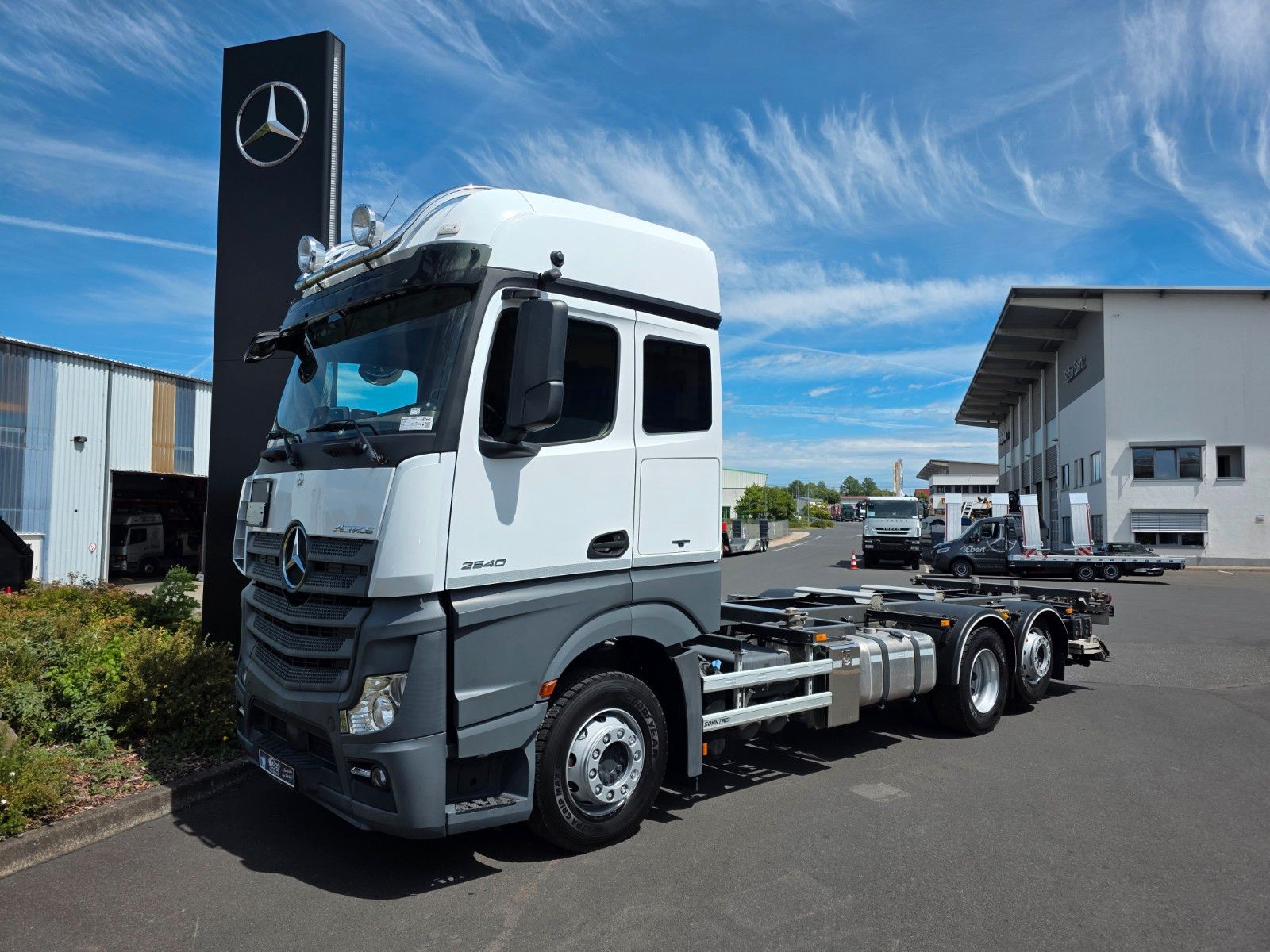 Fahrzeugabbildung Mercedes-Benz Actros 2540 L 6x2 BDF Fahrschule 5 Sitze LBW