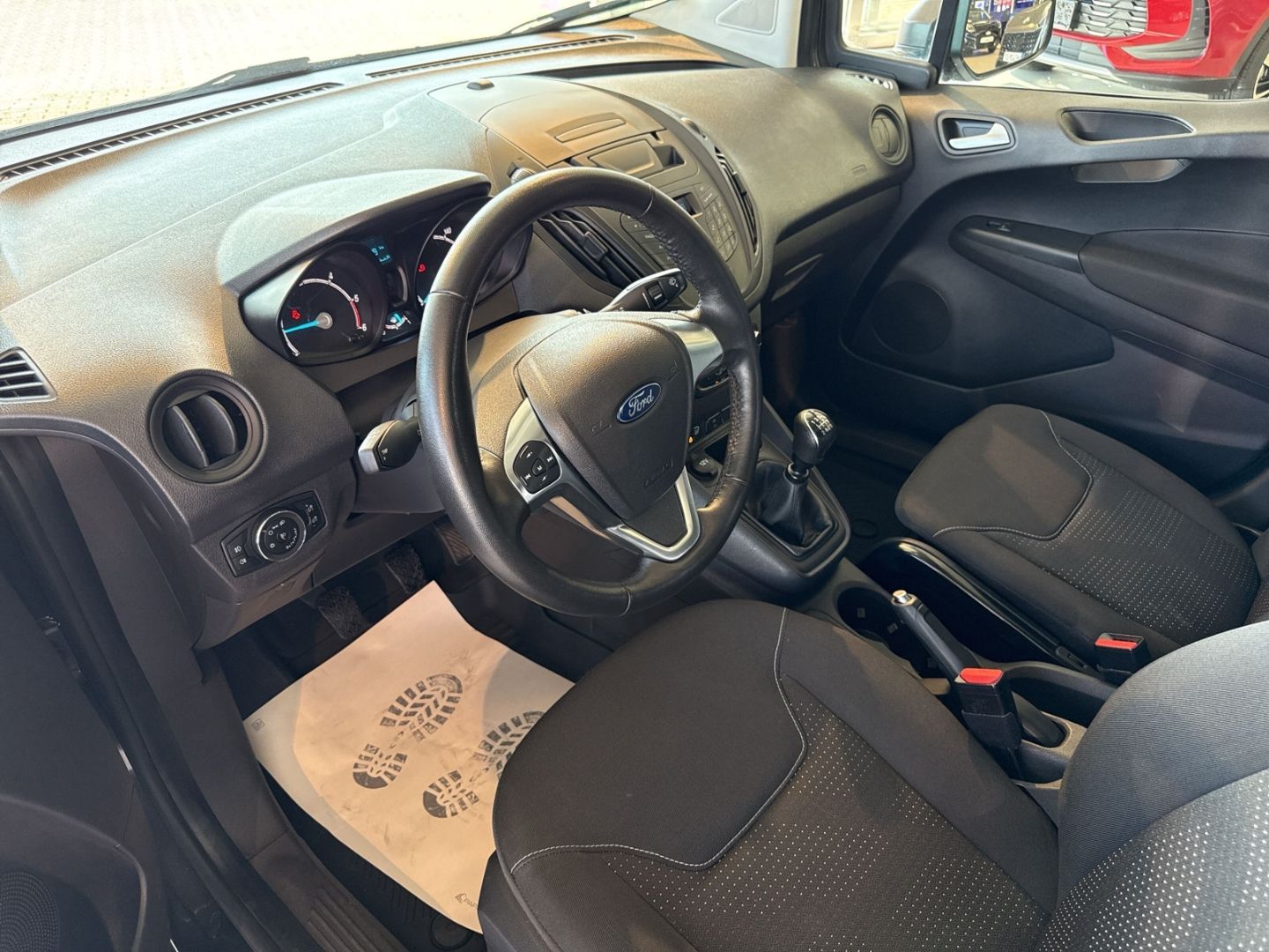 Fahrzeugabbildung Ford Transit Courier Trend DAB Notbremsass. Tel.-Vorb