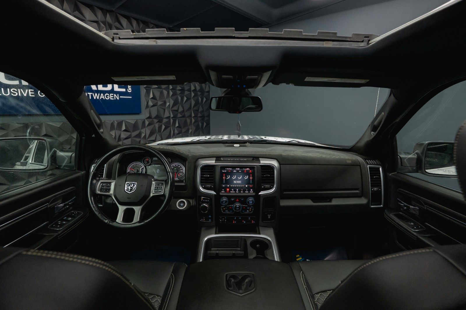 Fahrzeugabbildung Dodge RAM 5.7 V8 HEMI 4x4 OFFROAD Night-Paket *LED*AHK