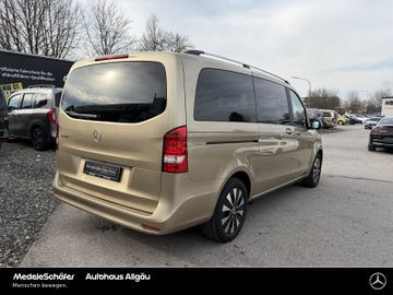 Mercedes V 220 - 12