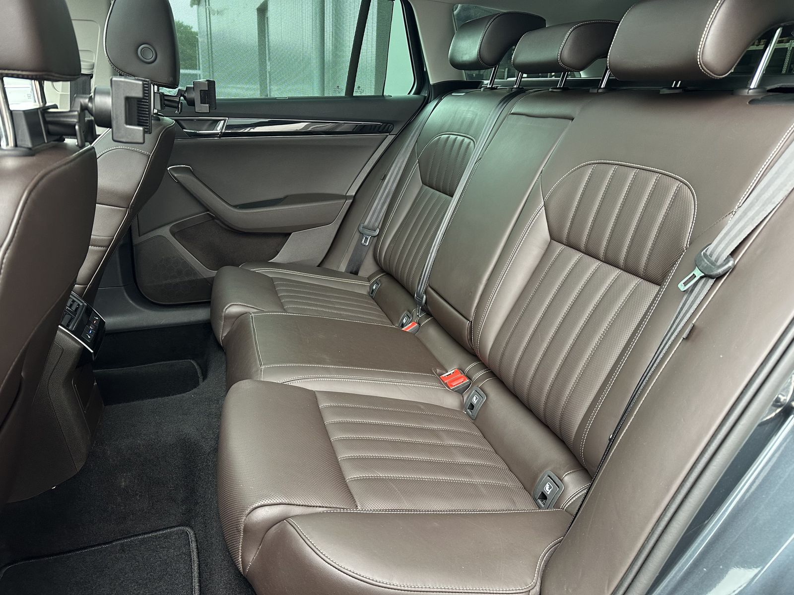 Fahrzeugabbildung SKODA Superb Combi 2.0 TDI 4x4 DSG L&K NAV+LED+PANO+VC
