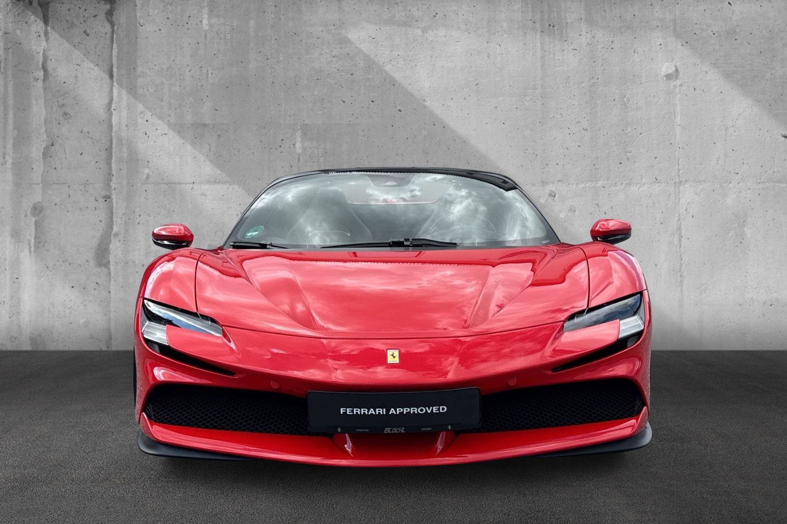 Fahrzeugabbildung Ferrari SF90 Spider*belüftete Sitze*Nackenhzg*Lift*JBL*