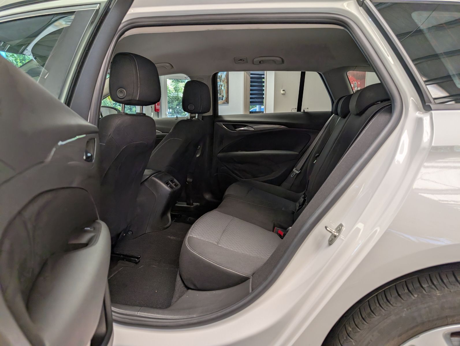 Fahrzeugabbildung Opel Insignia 1.6 CDTI Edition Tempomat PDC SHz AHK