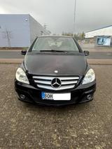 Mercedes-Benz B 150 BlueEFFICIENCY - - schwarze Mercedes-Benz B 150