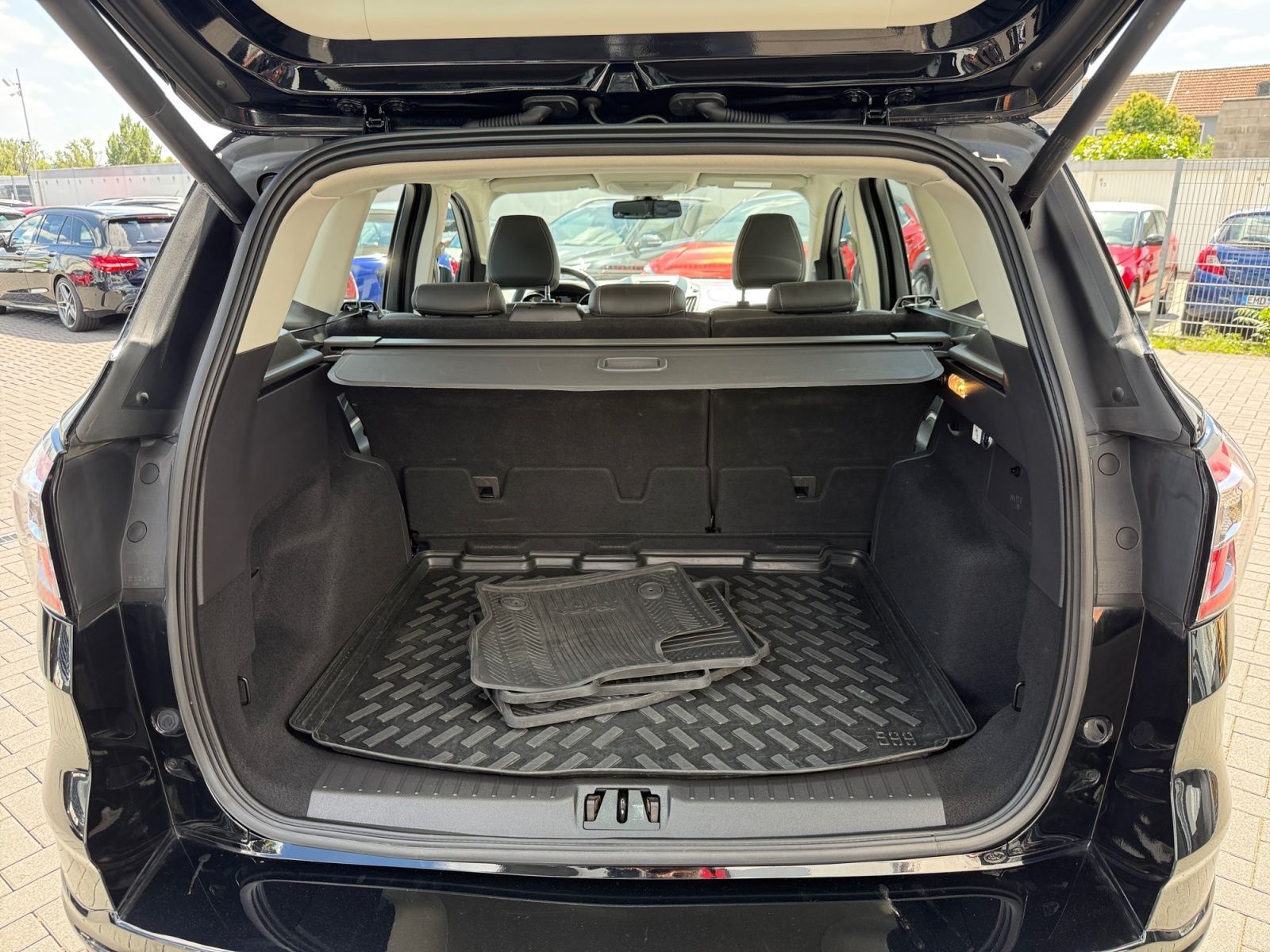 Fahrzeugabbildung Ford Kuga 1.5 EcoBoost Vignale 4x4 OPF RFK AHK