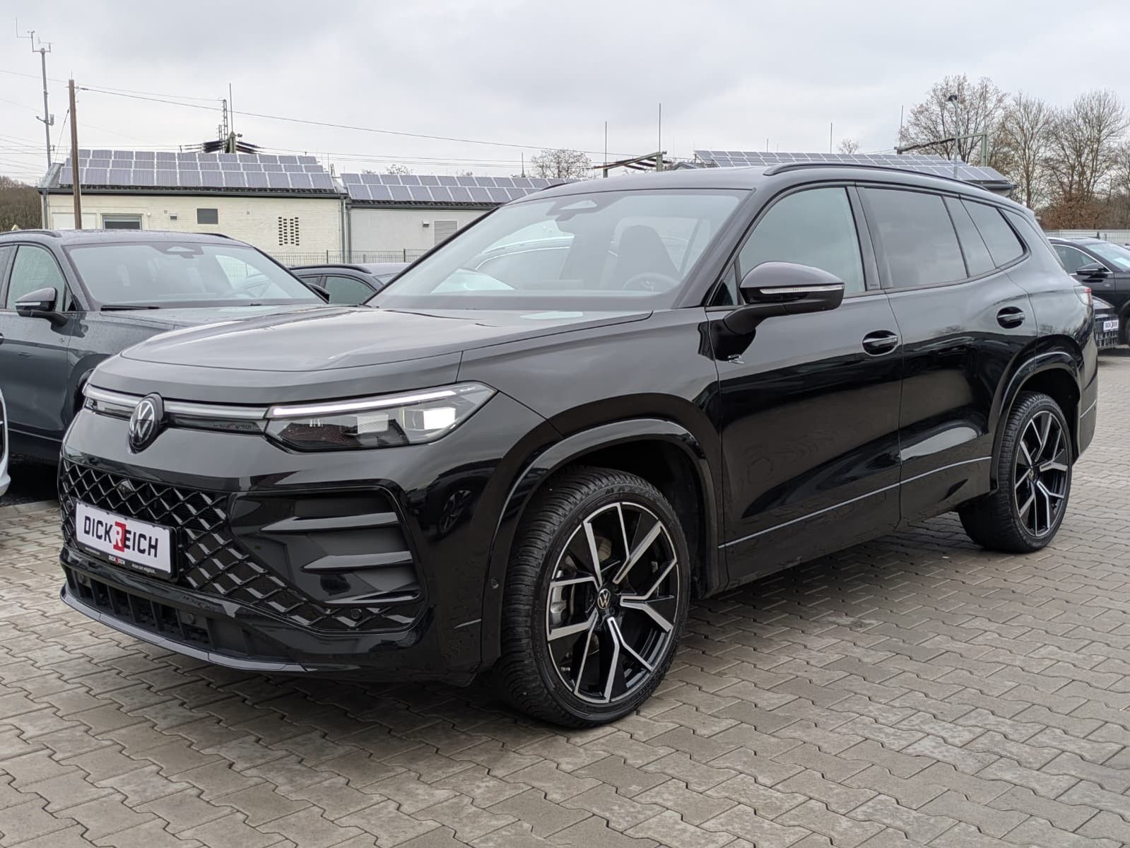 Fahrzeugabbildung Volkswagen Tayron 2.0 TDI 4M R-Line BLACK*7Si*MATRIX*PANO