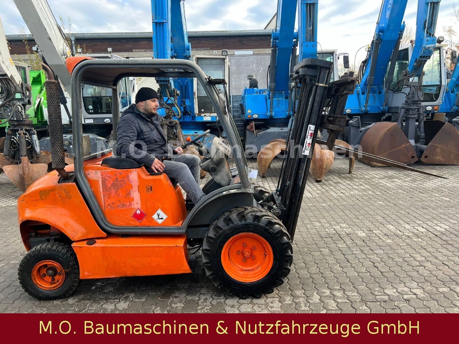 Fahrzeugabbildung AUSA CH 150 / 1,5 t / 4m / Triplex / Freihub 1,30m /