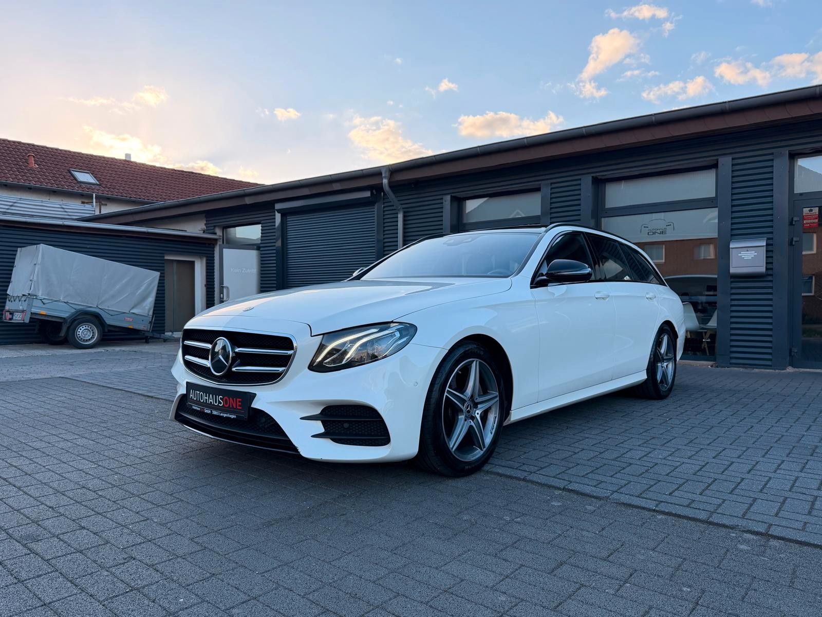 MERCEDES-BENZ E 220d T-Modell PANORAMA/BURMESTER/DISTRONIC