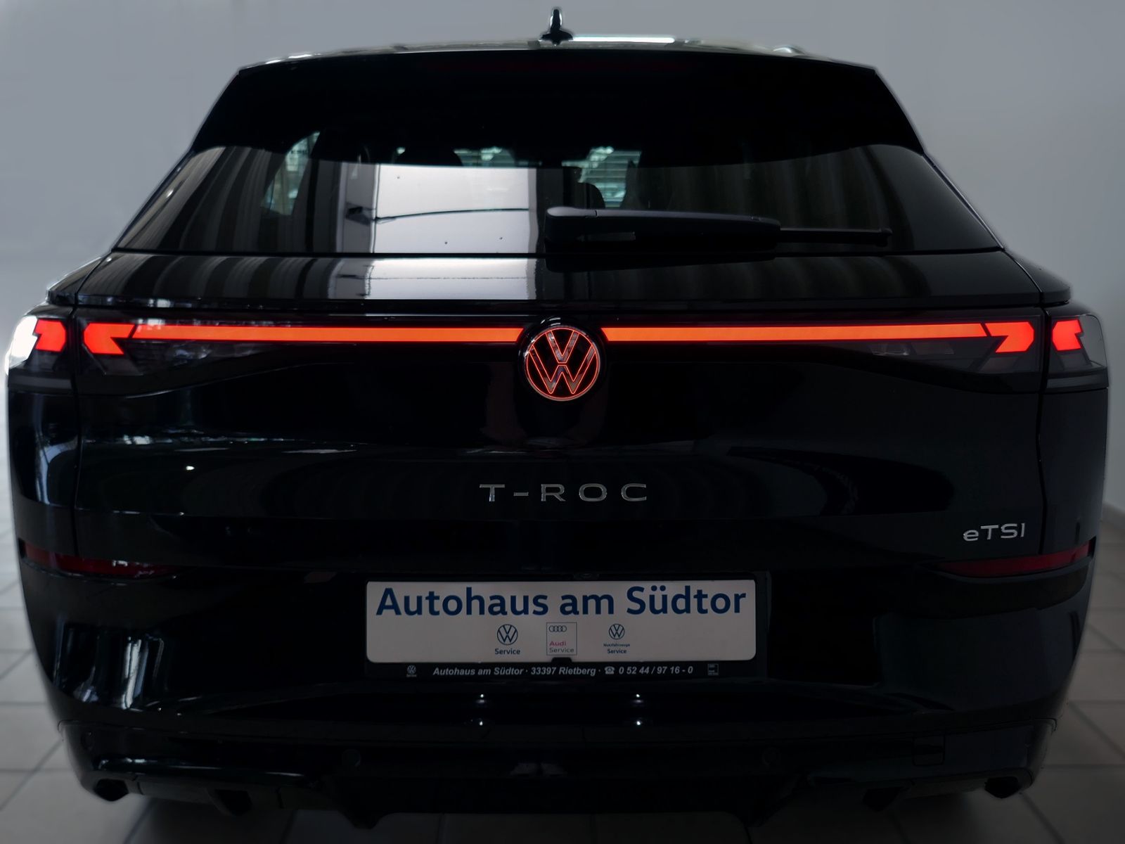 Fahrzeugabbildung Volkswagen T-Roc R-Line 1.5 eTSI DSG | LED AHK RFK ACC Navi