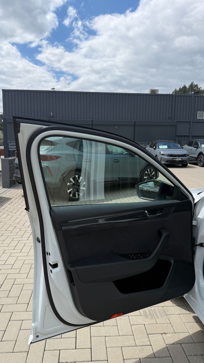 Skoda Superb Combi SportLine 4x4 DSG AHK Pano foto 5