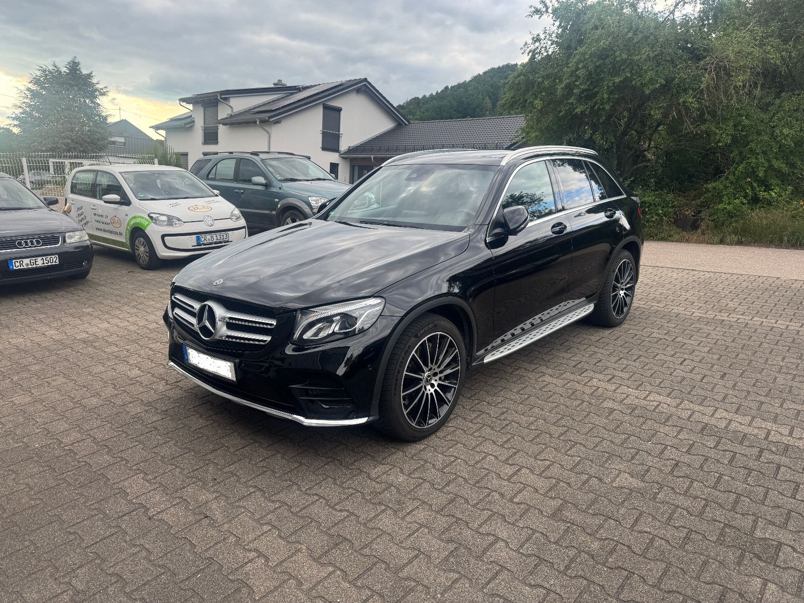 MERCEDES-BENZ GLC 250 d 4Matic AMG LINE PANO AHK LEDER PDC SHZ