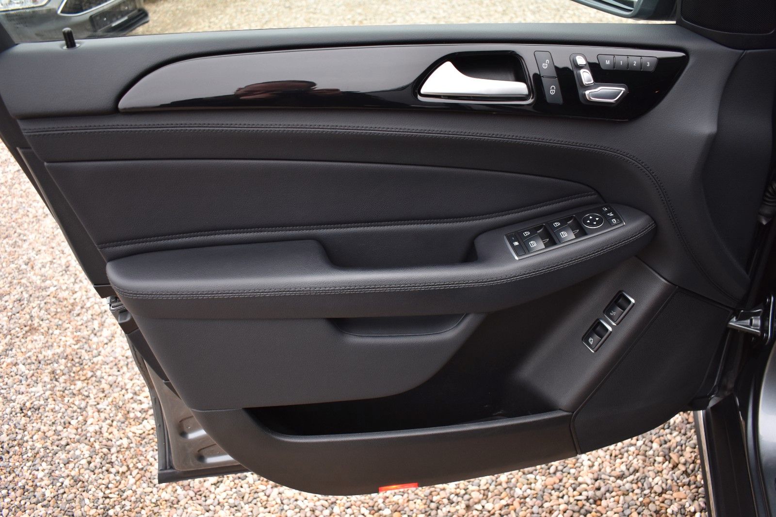 Fahrzeugabbildung Mercedes-Benz GLE 400 4Matic Distronic AHK 21* Keyless-go