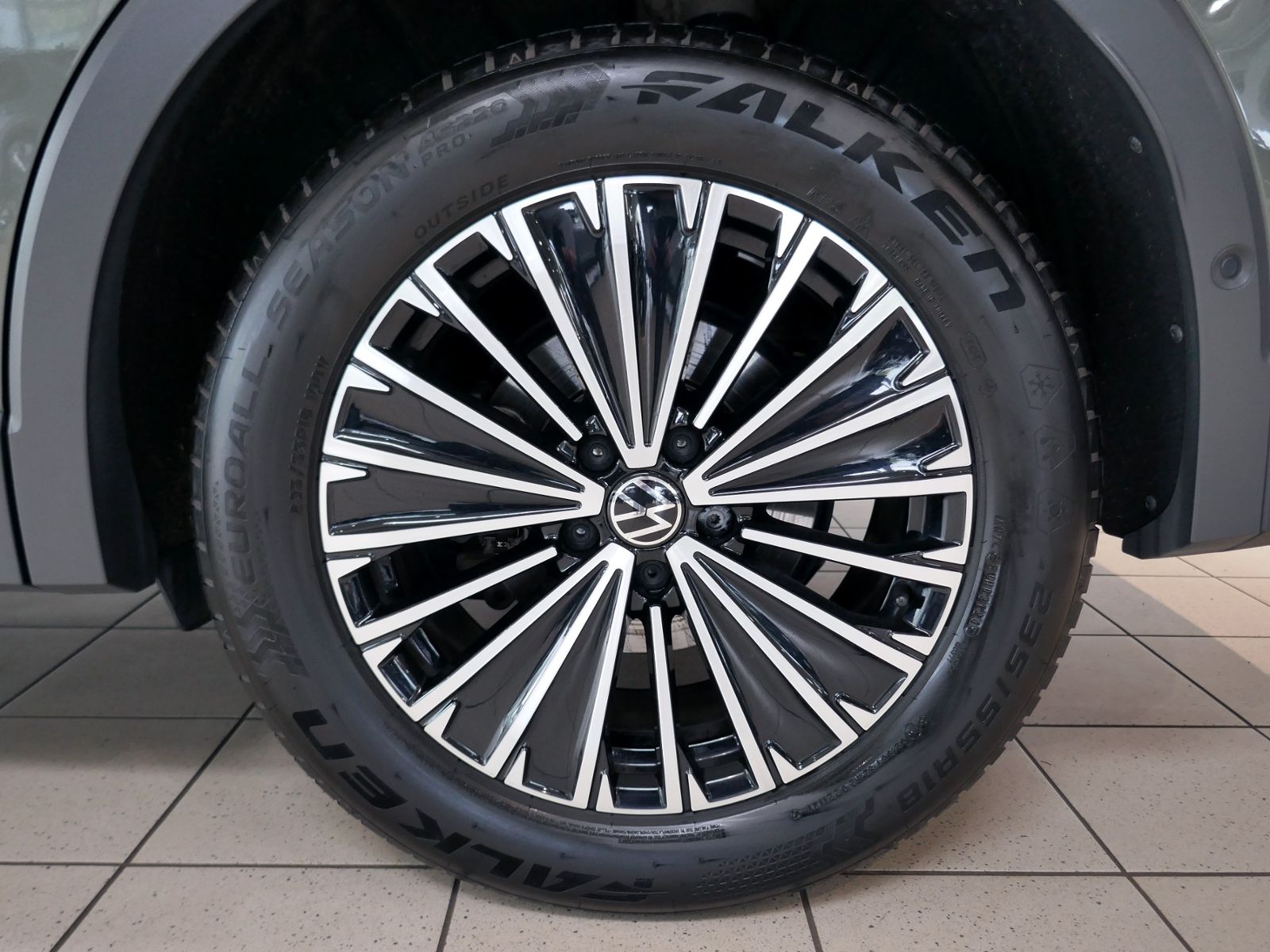 Fahrzeugabbildung Volkswagen Tiguan GOAL 2.0 TDI DSG | RFK LED ACC Navi