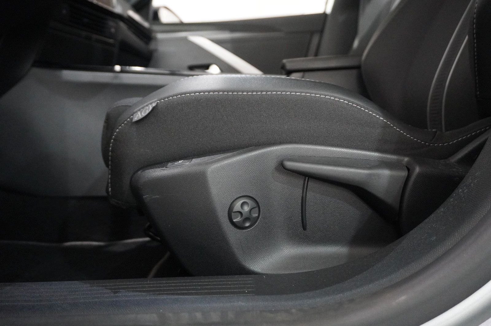 Fahrzeugabbildung Opel Astra L Lim. 1.6 HYBRID GS SPORT NAVI/360°/SPORT