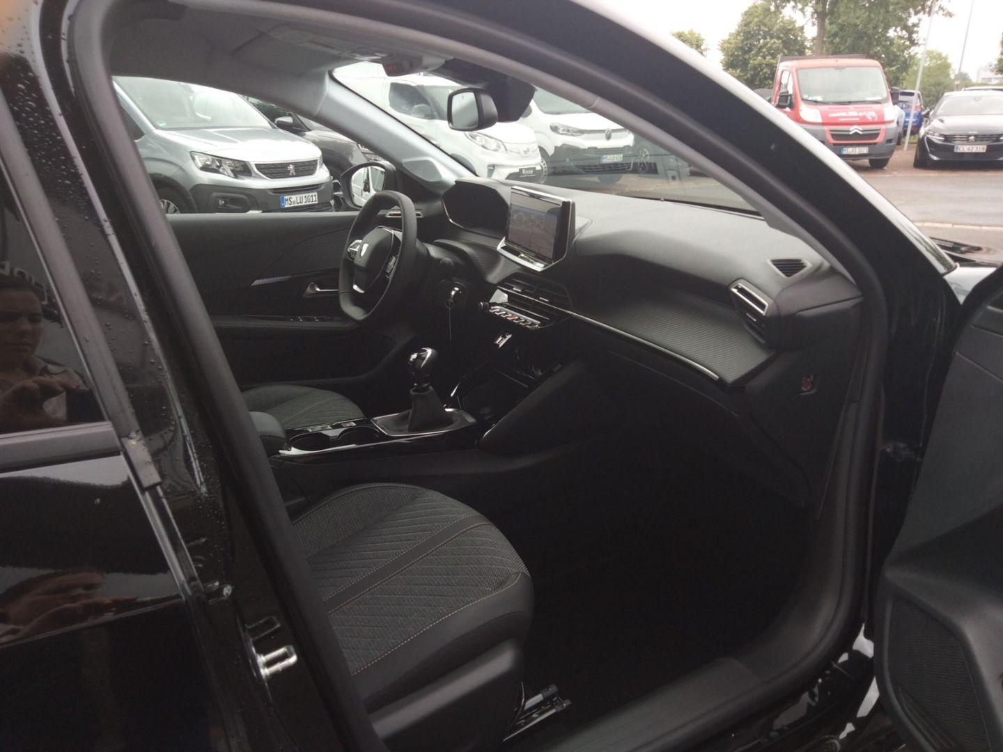 Fahrzeugabbildung Peugeot 208 Allure PureTech 100 Navi 360 Kamera CarPlay