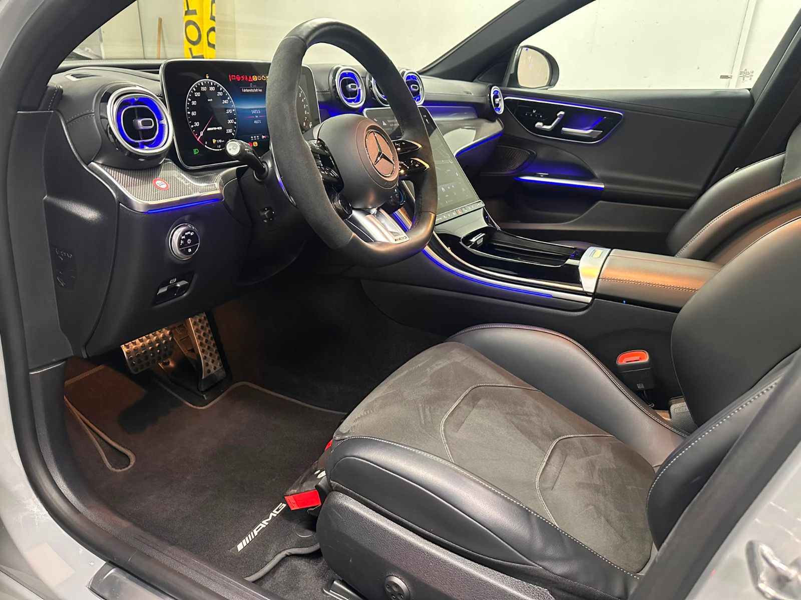 Fahrzeugabbildung Mercedes-Benz C 63 S E PERFORMANCE *KERAMIK*PANORAMA*