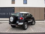Toyota FJ CRUISER 4.0 V8 - Toyota FJ SUV