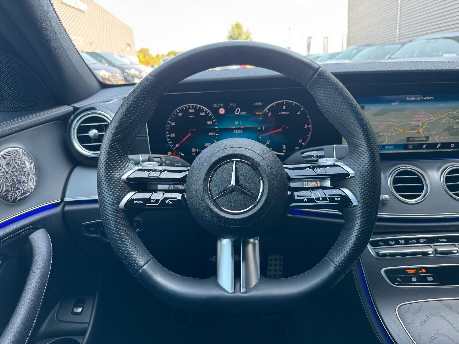 Fahrzeugabbildung Mercedes-Benz E 400d 4M AMG+Burm+Pano+AHK+Distr+Memory+Night